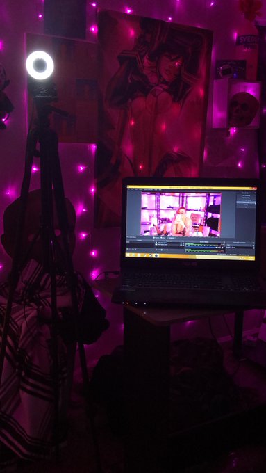 Hey! Guess who&rsquo;s editing 😩 #film #photography #BehindTheScenes https://t.co/BwgYsklvT6<a href="/tag/film"class="tags">#film</a><a href="/tag/photography"class="tags">#photography</a><a href="/tag/behindthescenes"class="tags"><span>#behindthescenes</span></a>