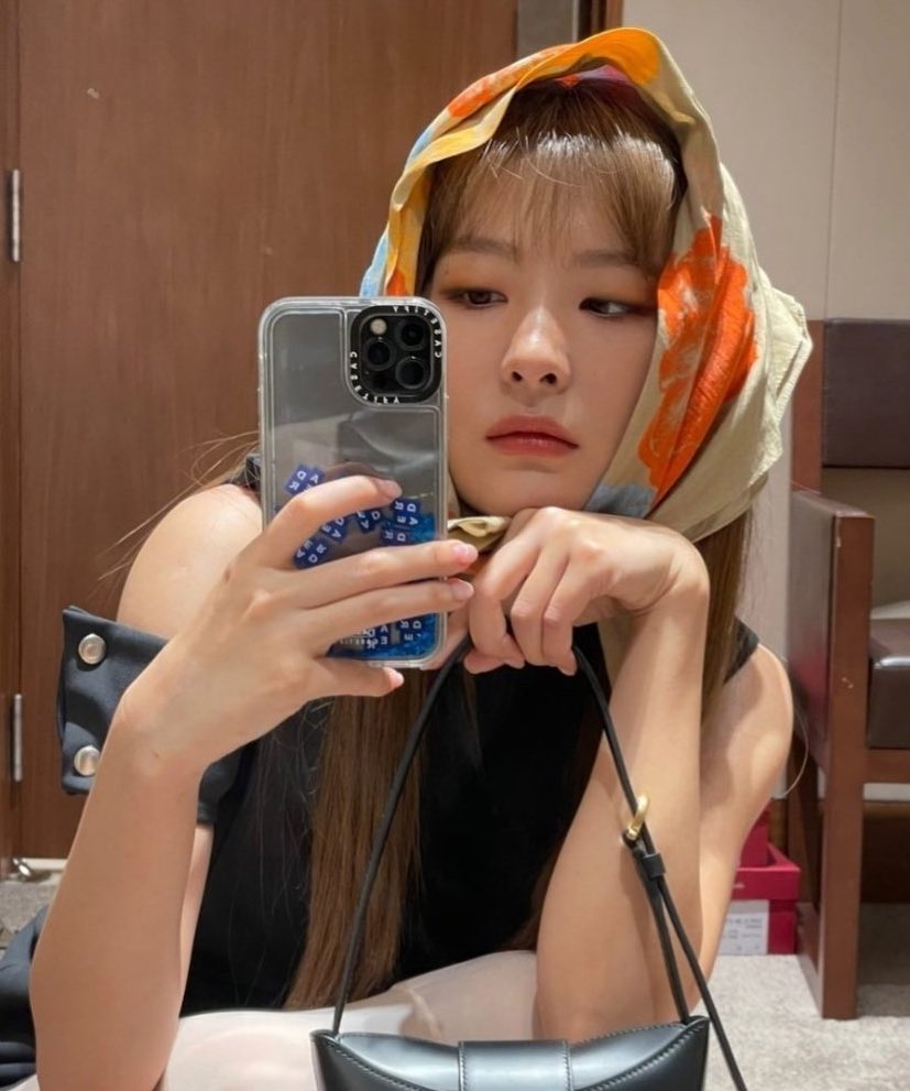 เป็นการถ่ายรูปหน้ากระจกที่สวย จบ