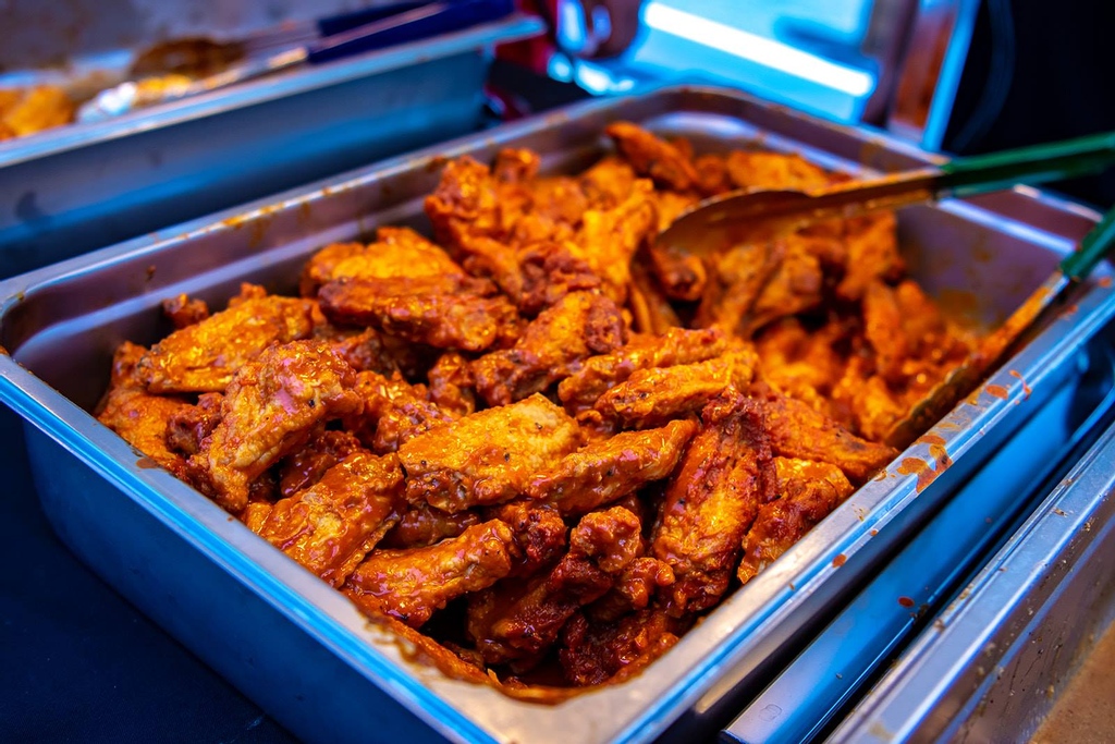 We live for #wingwednesdays. 🤤 Don't miss out on Atlanta's sauciest wing festival on October 9th! Limited tickets are available.

slinginwingsfestival.com⁠
⁠
#slinginwingsfestival #winglover #letsgetsaucey #coldbeeratl #atlantafoodie #festival #foodie #stufftodoatl