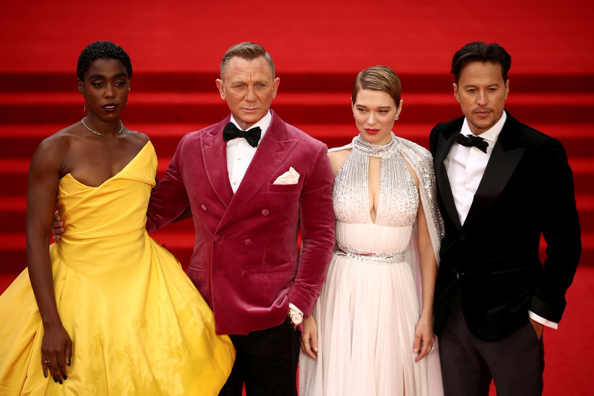 TheLinkOnCGTN's tweet photo. #London has held one of the most high-profile red carpet events since the start of the #COVID19 pandemic. Oscar winners and British royalty attended the world premiere of the new #JamesBond film "No Time To Die" on Tuesday. #JamesBond  #NoTimeToDie https://t.co/YQ8Q6zzRxk