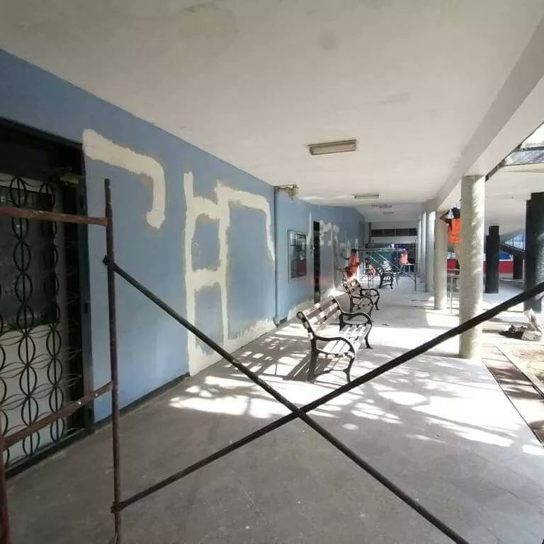 Noticienciasucv's tweet photo. ACTIVIDADES DE MEJORAMIENTO DE ESPACIOS, ÁREAS VERDES E INFRAESTRUCTURA DE LA FACULTAD DE CIENCIAS-UCV (III)

Durante la segunda semana de septiembre se comenzó con la reparación de fachadas principales, impermeabilización en edificio de aulas. https://t.co/6VRULwqU3N