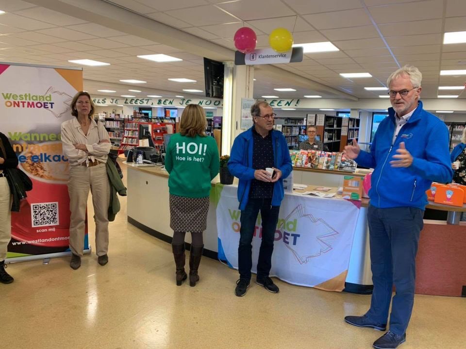 WOntmoet's tweet photo. Aftrap van @WOntmoet door wethouder @PietVreugdenhil gevolgd door een historische wandeling door Monster. Met wie ga jij de wandeling ook doen? Haal ‘m op @biebwestland #ontmoeten https://t.co/goeGLOkgQP