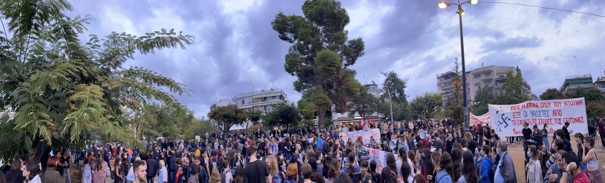 Ο λαός και η νεολαία της Θεσσαλονίκης στέλνουν αυτή την ώρα ηχηρό μήνυμα: Ούτε στη #Σταυρουπολη ούτε πουθενά! Μπλόκο στους φασίστες σε κάθε γειτονιά!