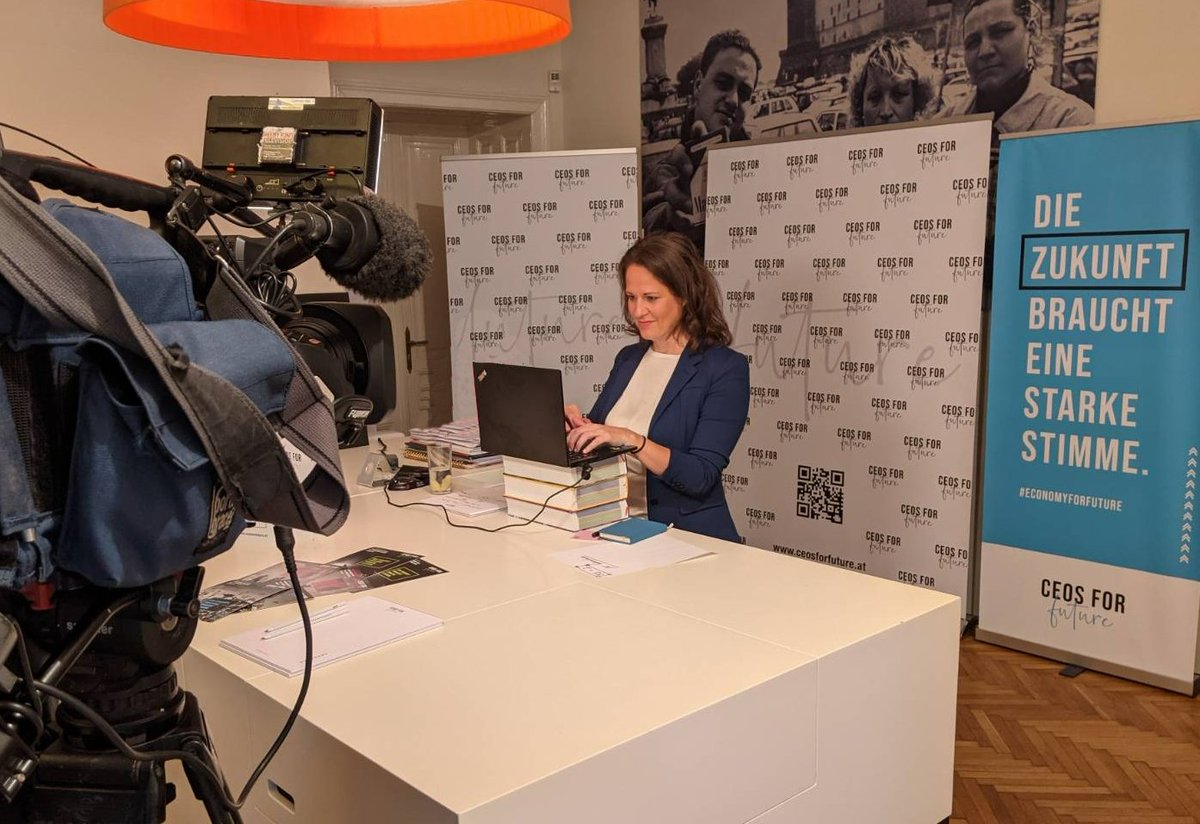 ceos4future's tweet photo. 📺 TV-Tipp: Das #CEOsFORFUTURE CO2-Positionspapier ist Thema in der heutigen #ZIB2 -- schalten Sie um 22:00 ein und erfahren Sie, warum eine CO2-Bepreisung von Unternehmen sinnvoll und gut ist! 

👉 https://t.co/9VwHWhVOAU

#C4F #CO2 #ClimateAction #ZeitimBild #ZIB #Klima https://t.co/NWIzFf9CWz
