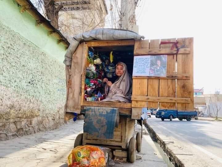 momentmemori's tweet photo. کچھ جینے کی مجبوری ہے
کچھ اس دنیا کی رسمیں ہیں https://t.co/LoyUZoQP29