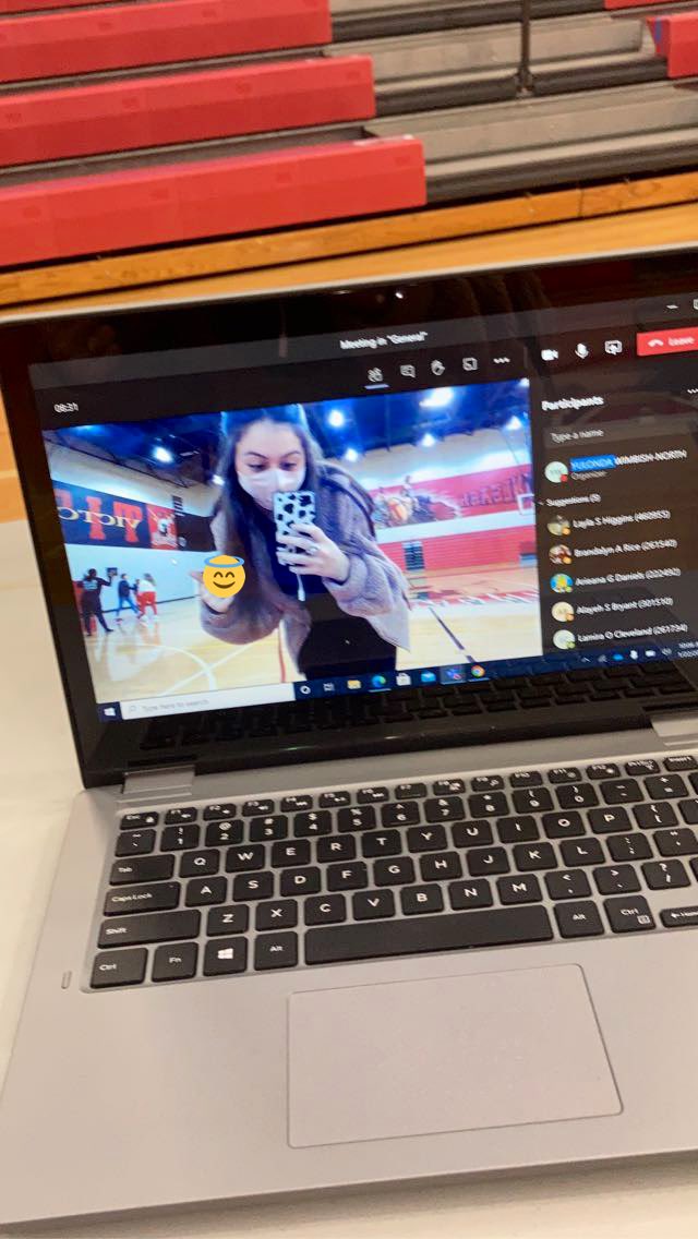 moreayuh's tweet photo. your girls varsity basketball manager 💅💅💅#vehs #bob21 @VictoriaISD https://t.co/HsWrTkgDmC