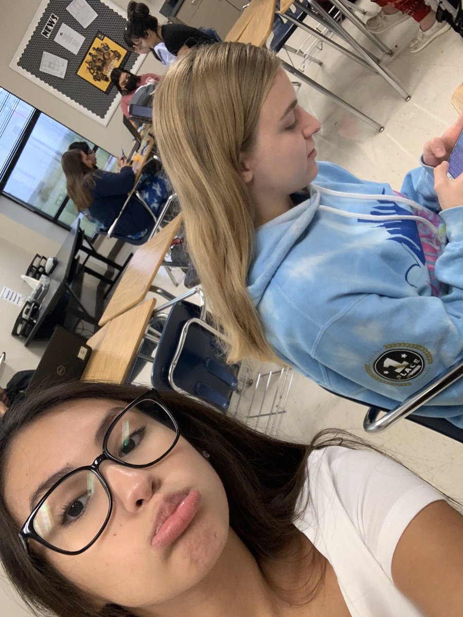 LilyFarias11's tweet photo. Teaching our valedictorian to use Twitter @VictoriaISD #VWHS #BOB21 https://t.co/xJyiaXtVXJ