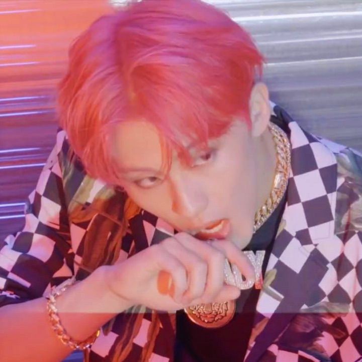 mathapob's tweet photo. #NewProfilePic https://t.co/Qy8Awwe6zv