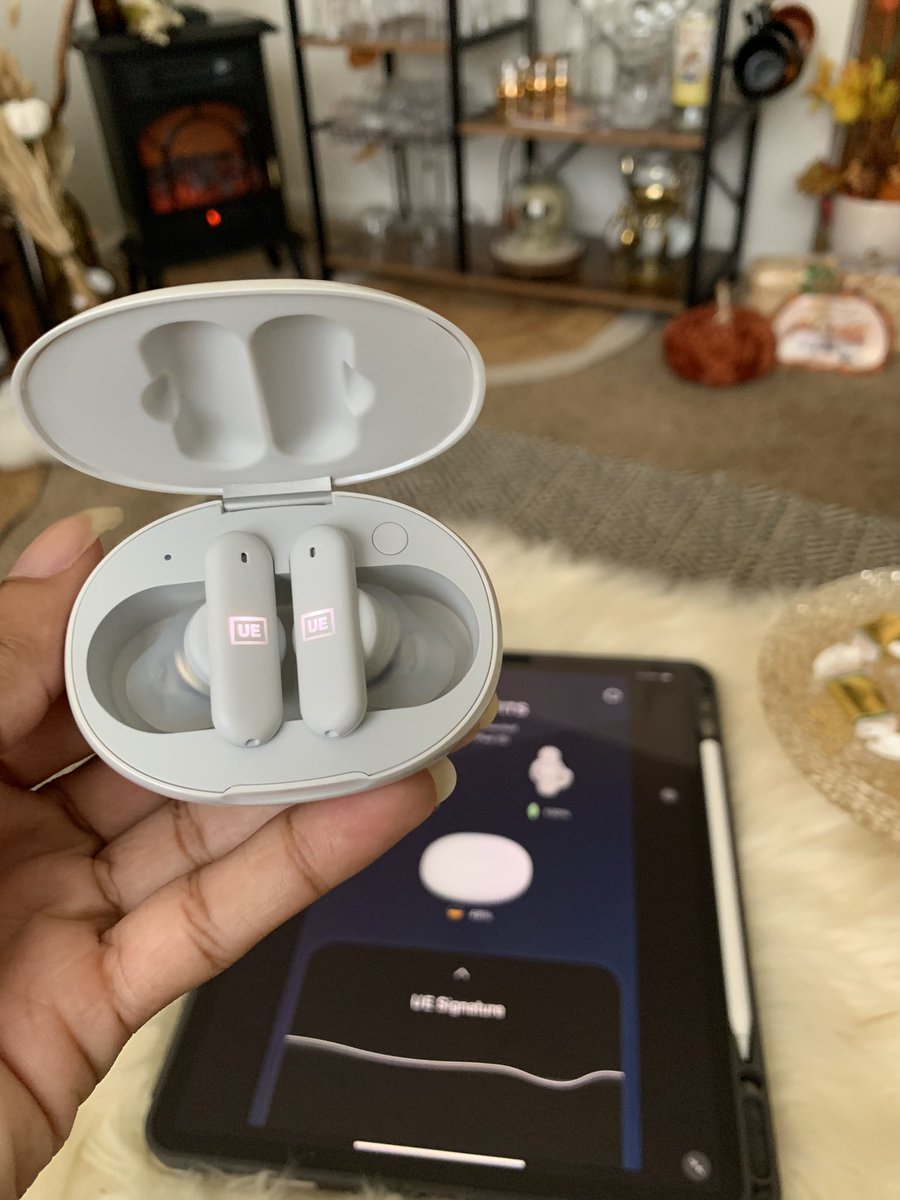 brycevglover's tweet image. No cause these earbuds are the TRUTH. Thank you so much! @ultimateears Can’t wait to make some TikToks in these 🤍
#logitechpartner #uefits