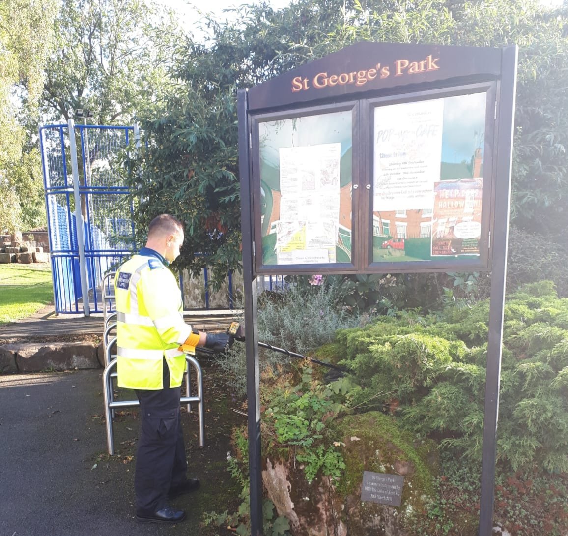 Acting on community information the team have searched St Georges Park and recovered a collection of potentially lethal items.

You can share information with us & help us tackle #KnifeCrime online at: westmercia.police.uk/tua/tell-us-ab…

@InspDKing