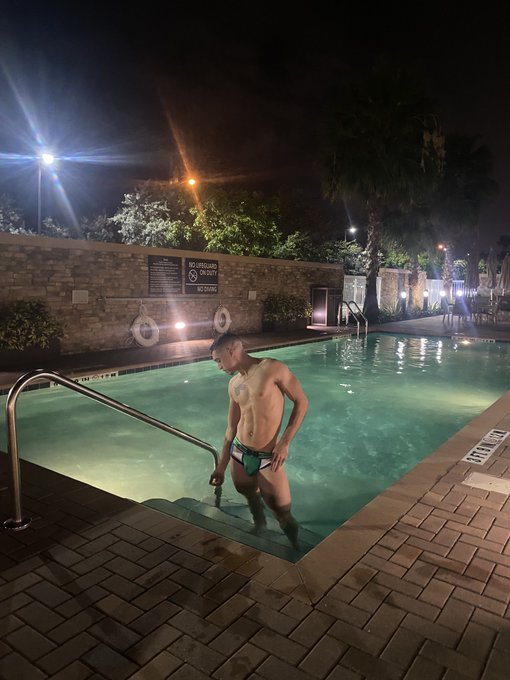 Late night dip? https://t.co/kBaxTWLvvG<a href="/tag/newprofilepic"class="tags"><span>#newprofilepic</span></a>