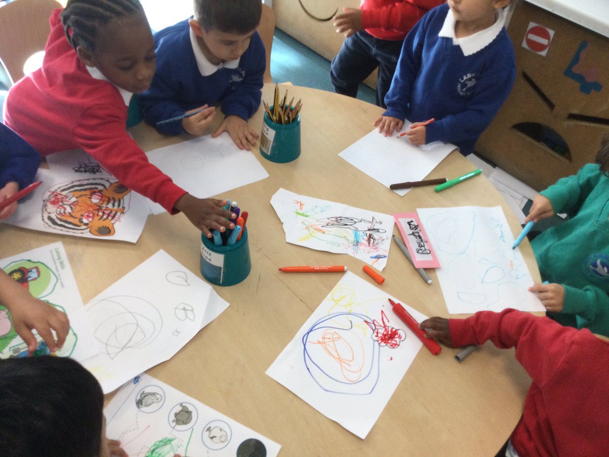 LarkHallPrimary's tweet image. Drawing anti-clockwise “magic” circles helps the children in Nursery to get ready for writing! #lheyfs2122 #lhnursery2122 #eyfswriting #eyfsmarkmaking #lhuecl