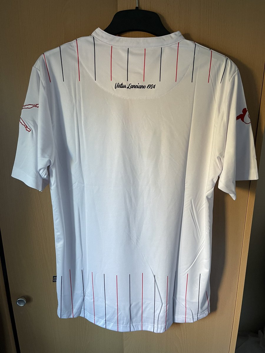 pww8afcb's tweet photo. Had this little beauty turn up from @vftkitroom yesterday, great service and very quick delivery, cheers lads! @VirtusLanciano @LEGEA_official #patternontheback @kizaer https://t.co/odtdWY9nfF