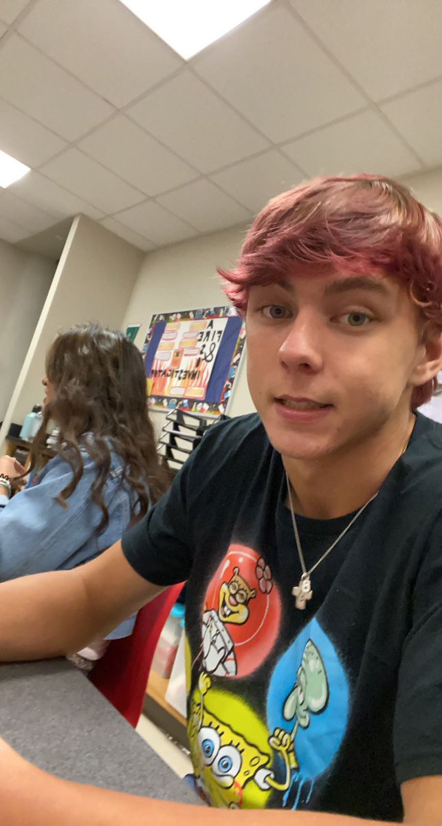 caib_x's tweet photo. he’s ready for pink out #bob21 @VictoriaISD #vehs https://t.co/RZMlUplpoM