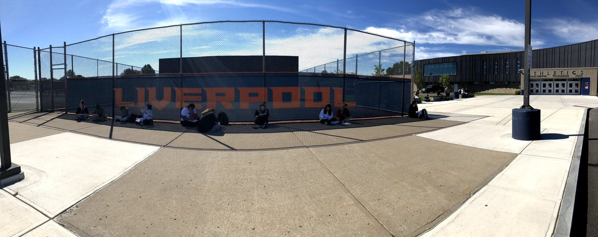 LHS Studio in Art students enjoying the weather while finding inspiration for observational drawing. The classroom is not defined by walls and a room number at <a href="/LiverpoolCSDNY/">Liverpool C.S.D</a> <a href="/nysARTeach/">NYSATA</a> #ArtsInOurSchools #WarriorPride