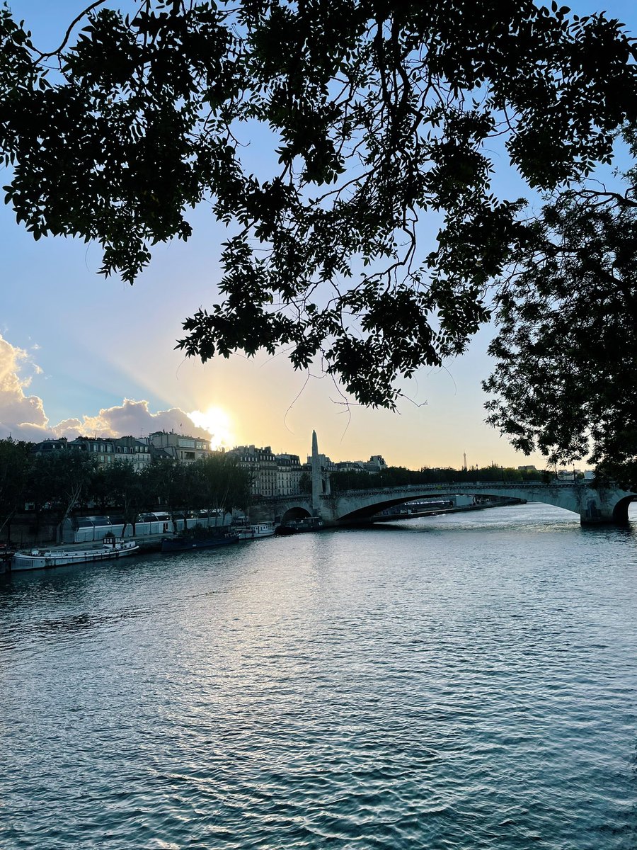 emmatangerine's tweet photo. #fromwhereirun - fall in paris 🏃🏻‍♀️ https://t.co/YIQv5PgWUc