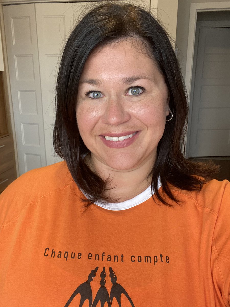 Cette semaine, je me joins à mes collègues de la TD pour porter la couleur orange en souvenir des nombreuses jeunes vies perdues et pour rendre hommage aux expériences de ceux qui ont survécus au système des pensionnats du Canada. #orangeshirtday #JourneeDuChandailOrange
