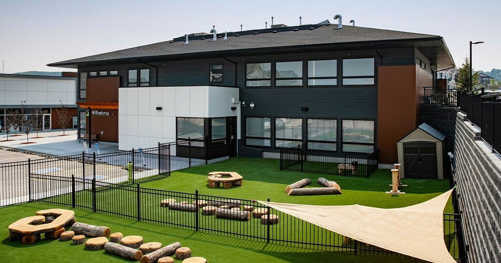 gravarch's tweet photo. Arrive Crestmont by Partners is a multi-faceted community including residential townhomes, a commercial building and this Child Care Facility for which Gravity was the designer and architect of the base building while the interiors were completed by Peyt… https://t.co/f5s5W6ha63 https://t.co/i51IIw9Xlx