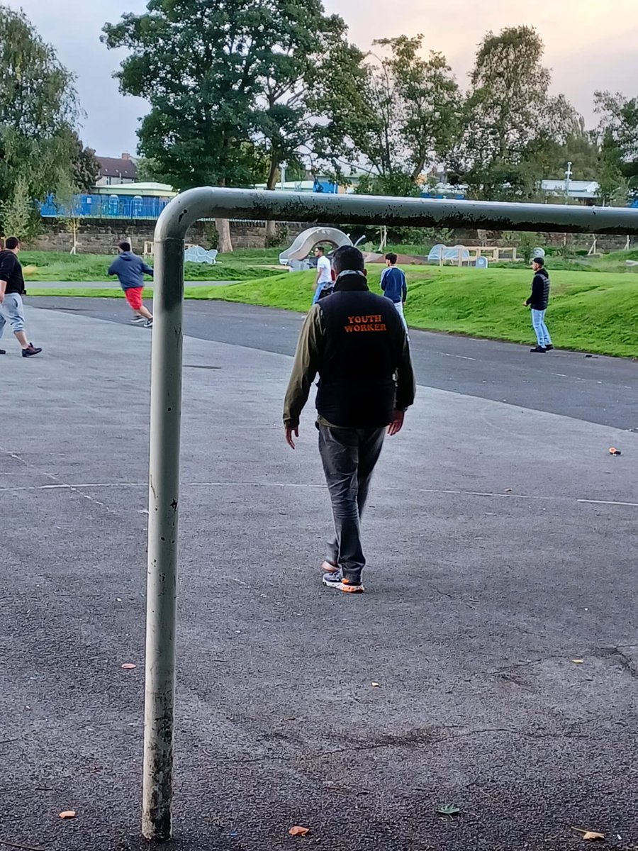 Our amazing Youth Workers Azeem, Hareth and Izaac supporting young people and playing football in Horton Park this evening. 
#YouthWork #InformedChoices #StayingFit #TeamBradford #RaiseTheYouth 
 #YouthWorkMatters  #HereForYouth #BradfordYouthService
#ADayInTheLifeOfAYouthWorker