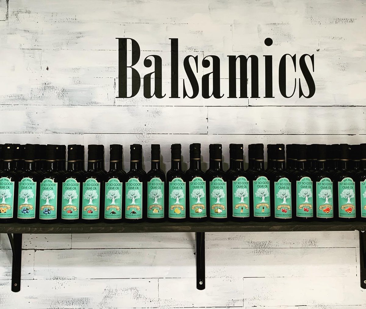 osogoodoliveoil's tweet photo. Flavored Balsamic Vinegar adds a zest to almost any dish. Your imagination is the only limitation.
Bread Dipper, cocktails &amp; mocktails, Glaze, smoothies, salads, over fresh fruits, Marinades, Drizzle it, condiments, in yogurt.
#osogood #osogoodoliveoil #balsamic #extravirgin https://t.co/WhPRX2nBAz