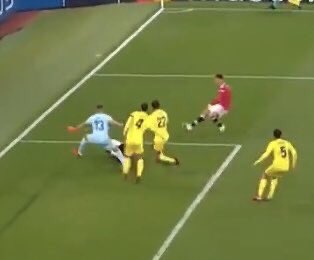 Is Jesse Lingard offside here? 🤔

#MUNVIL // #UCL