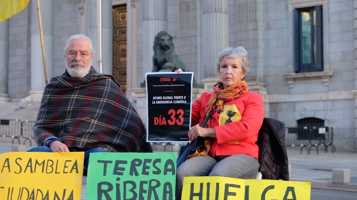 esXrebellion's tweet photo. 🔴 Comunicado final de Grian y Karen 👉🏾 https://t.co/eh56uHmsrn

#HuelgaDeHambrePorElClima https://t.co/rqRdziGjxU