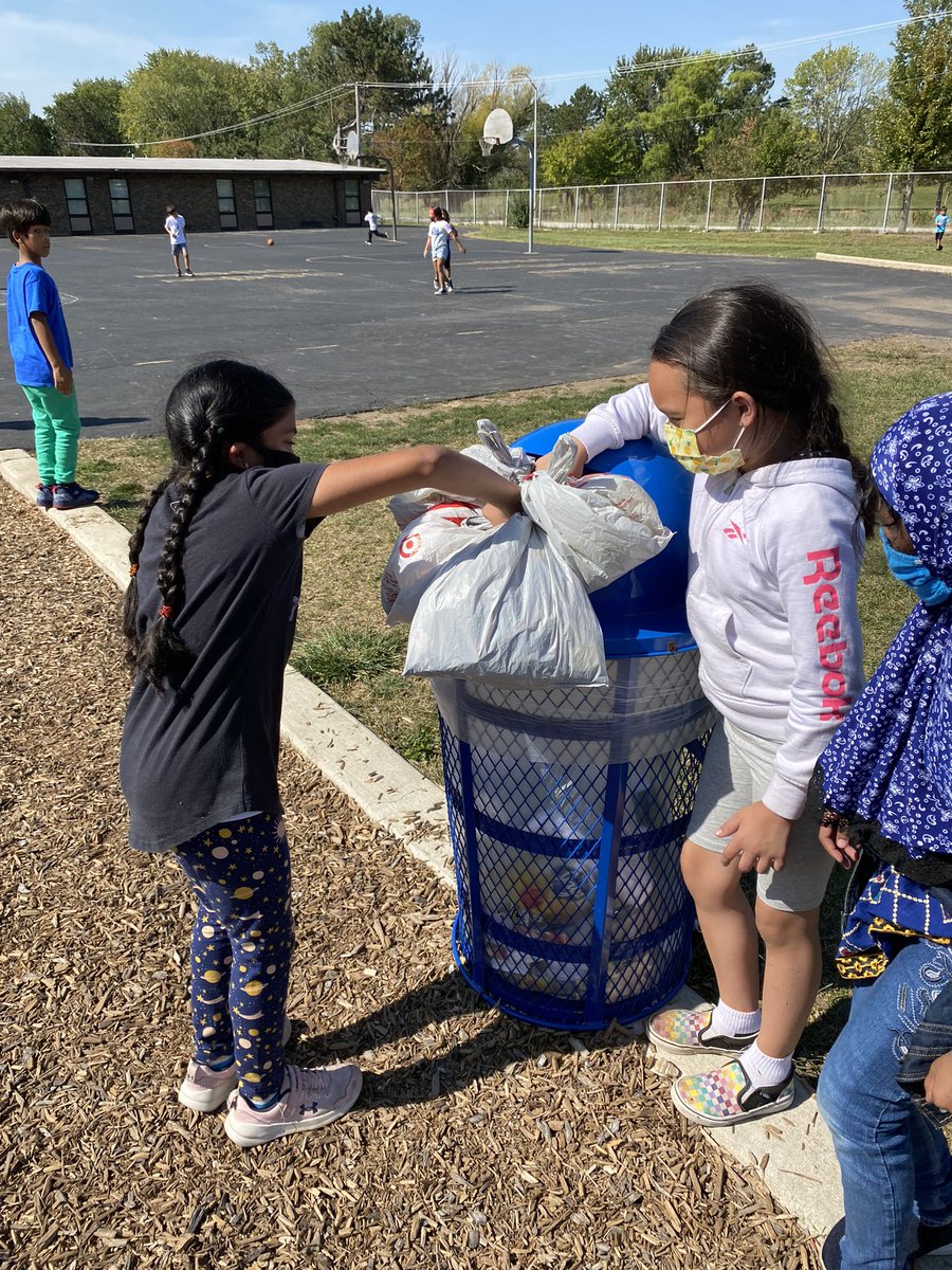 MrsFoley_SD54's tweet photo. We’re so glad to have a garbage can on our playground now. We spent time today picking up trash. #keepourearthclean https://t.co/b3CqVpUemt