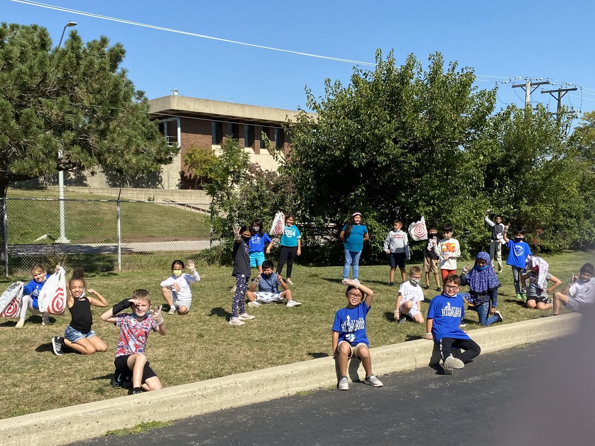 MrsFoley_SD54's tweet photo. We’re so glad to have a garbage can on our playground now. We spent time today picking up trash. #keepourearthclean https://t.co/b3CqVpUemt