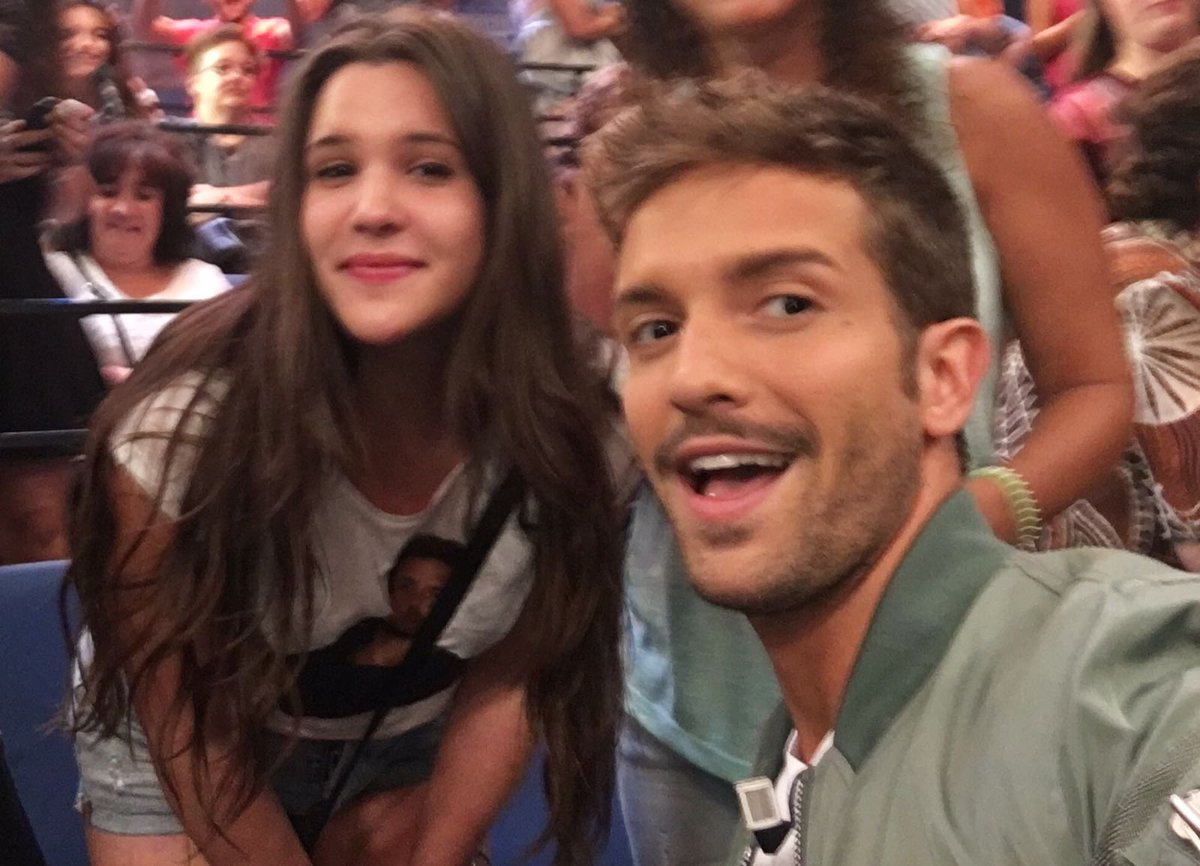 rutipayne's tweet photo. Holi!!! Yo soy Ruth, tengo 22 años (casi 23) y soy de Torrejon de ardoz, Madrid. Sigo a @pabloalboran desde antes del disco de “tanto”, gracias a mi madre 🥰. Pablo sabe darme la energía necesaria en todo momento, es mi fuerza diaria 🤍#IntegracionAlboranista https://t.co/7wXz3W3lU5