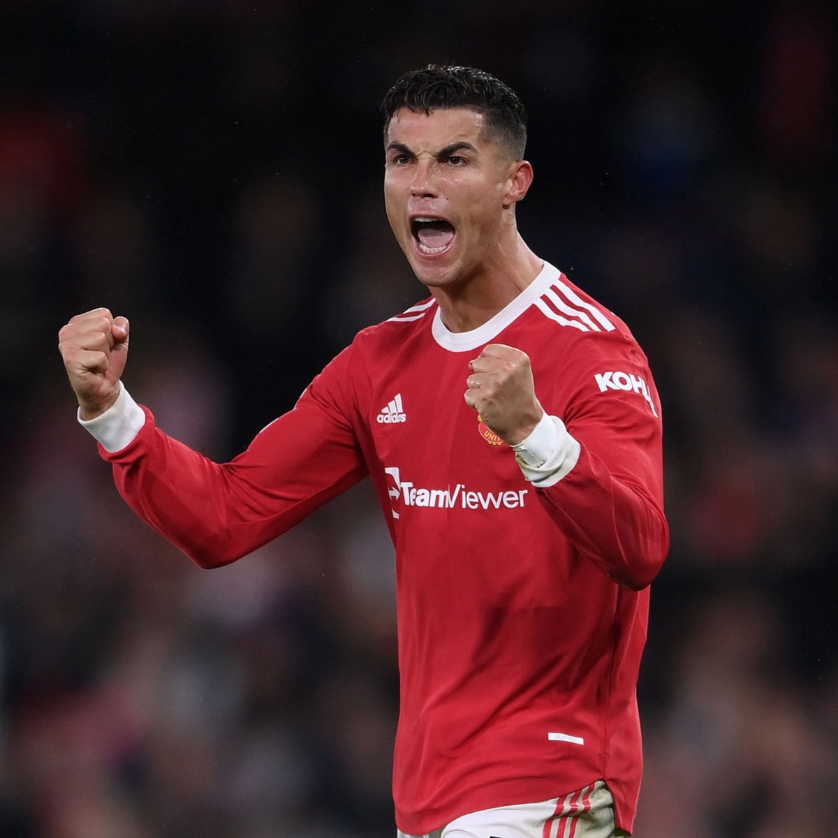 InvictosSomos's tweet photo. Rendirse no es opción. No cuando tienes a Cristiano Ronaldo en tu equipo. Calidad. Contundencia Fortaleza mental. Liderazgo. Pasión. Determinación. Huevos. Imagina no admirar, respetar y querer a este monstruo. OTRO NIVEL DE LEYENDA. https://t.co/ba5MI6ko11