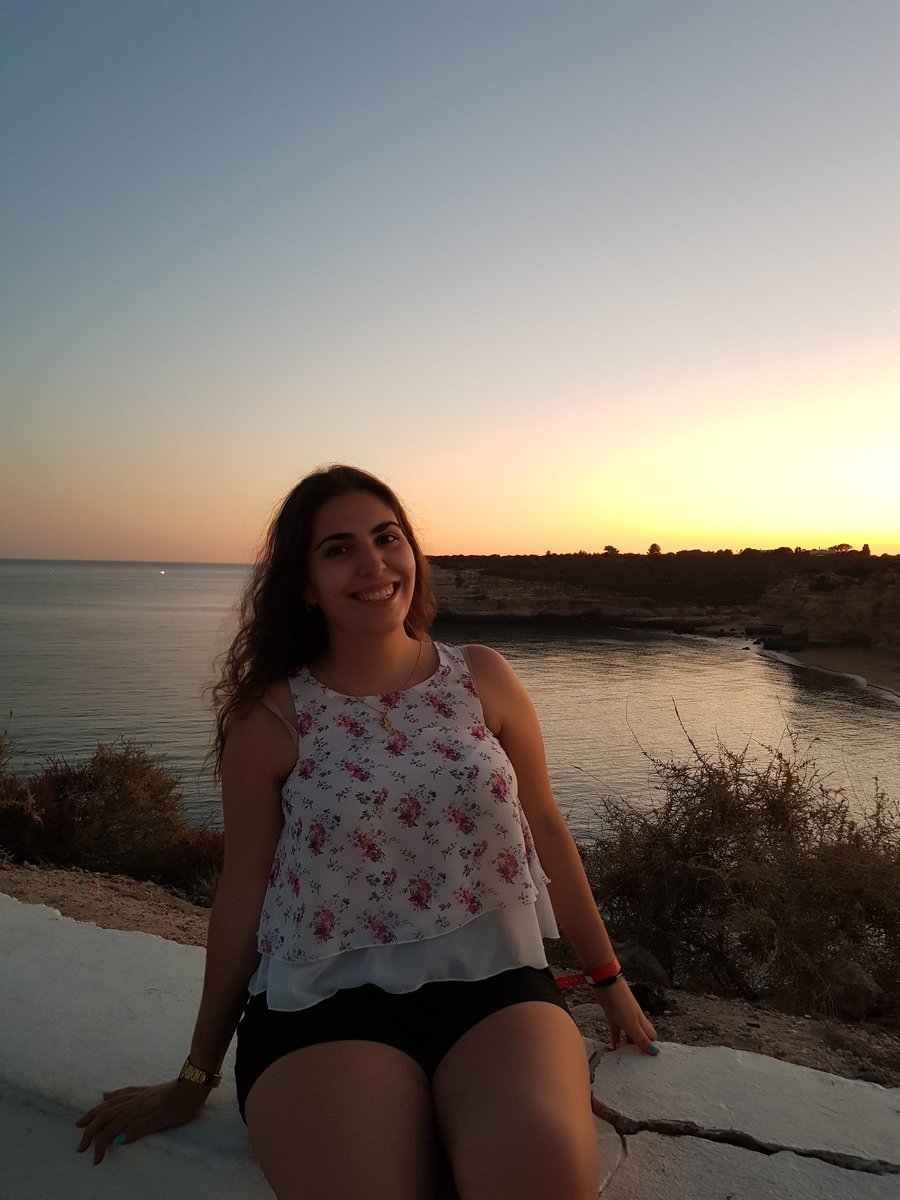 Olá! Mi nombre es Ana, tengo 22 años. Soy de Porto 🇵🇹  Soy fan de Pablo desde el 2013, en ese momento descubrí su música y su carrera! Lo abracé en 2015 🥰 Una de mis canciones favoritas es Solamente tú ❤
#IntegraciónAlboranista <a href="/pabloalboran/">Pablo Alborán</a>