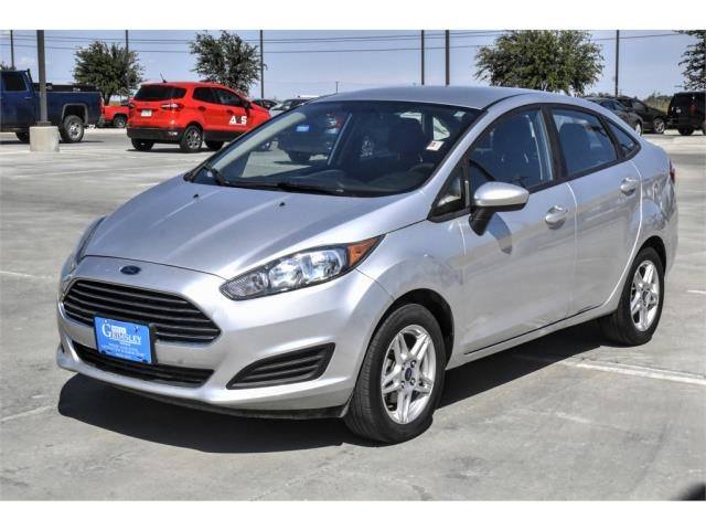 KellyG_Honda's tweet photo. If you want a peppy compact car🎉, this pre-owned 2019 #Ford #Fiesta SE is a great choice🔥! The Fiesta's small size makes it perfect for you if you're a solo city #driver😎! 
Visit us today➡️: https://t.co/uJJPvc8LI9
#kellygrimsley https://t.co/mKQQzEYWqA
