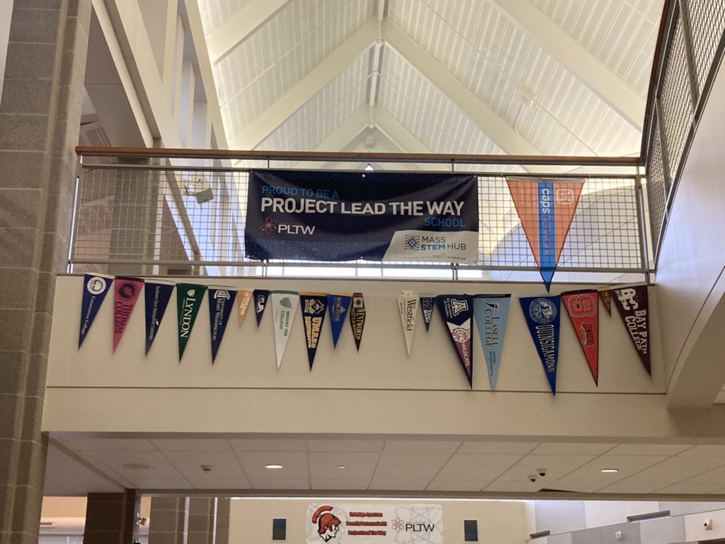 NetworkCAPS's tweet image. Active self discovery and exploration of interests and careers at Uxbridge HS - our Massachusetts affiliate. 👍 #capsnet