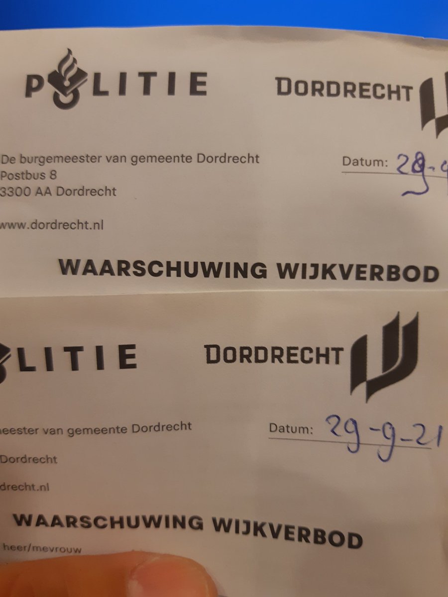 WA_Reeland's tweet photo. Vanavond met collega's een actie gehouden op het #Vogelplein. Aanpak overlastgevende jeugd.
Er zijn 4 waarschuwingen voor het #wijkverbod en 6 #bekeuringen uitgeschreven.
#Dordrecht #Vogelbuurt #Reeland #Overlast https://t.co/arpl10FhxA