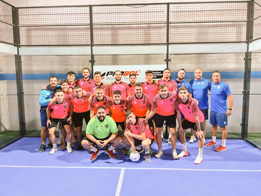 Jornada de entrenamiento y convivencia hoy en PadbolGranadaOne.

Ante las adversidades... TRABAJO y UNIÓN!

#SomosArenas 🔴⚪🔵