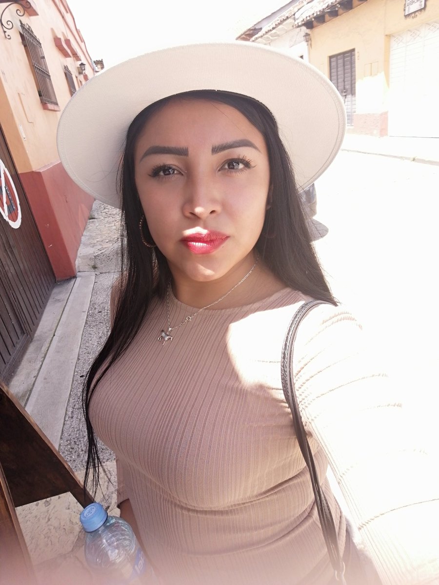 BrendaMixtecat2's tweet photo. Arráncame que donde me pongas florezco 🌻✨🙏🏻 https://t.co/tLSPneHRJW