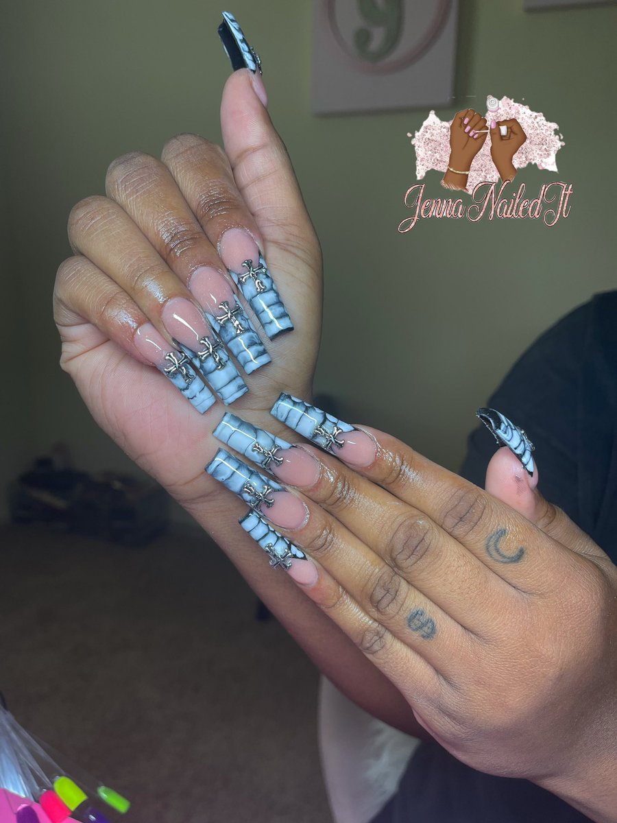 jenna_luvv's tweet photo. my first attempt at this design how’d i do?👀 https://t.co/Vpnr8bPZyE