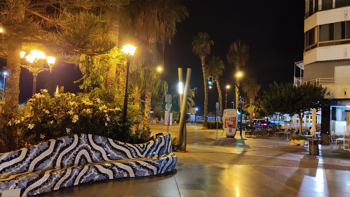 ProyectoMastral's tweet photo. A poco de despedir el mes de septiembre, esta noche tenemos en #Torrevieja una temperatura de 23°C y una humedad que ronda el 80%. Probablemente estemos ante unas condiciones que gustan a casi todos, ya que no hace ni frío ni calor. ¿Qué opinas? ¡Muy buenas noches! https://t.co/DRPMR7Tktw