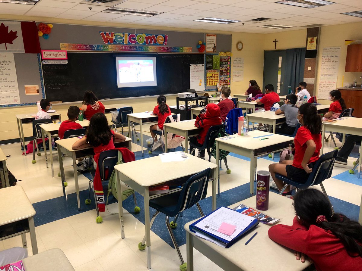 MissSeverin1's tweet photo. When everyone in your class wears red and white or Terry Fox gear… 🇨🇦🏃‍♂️ How amazing are these grade 5s?! #tryliketerry #MarathonofHope https://t.co/AKWoPw1srC