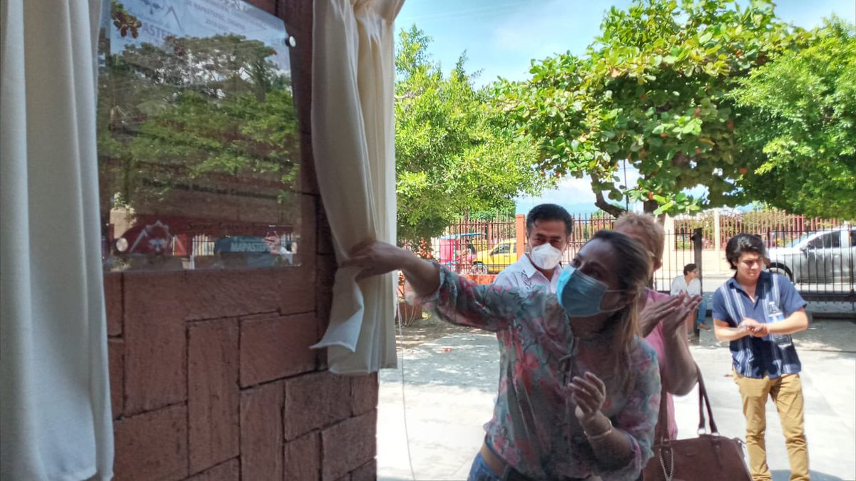 AMapastepec's tweet photo. Con el objetivo de conservar un acervo cultural y fomentar la lectura, inauguramos la rehabilitación de la Biblioteca Pública Municipal de Mapastepec, entregando un espacio digno y de calidad, en donde las niñas y niños podrán iniciarse en el mundo de la historia y la literatura. https://t.co/KxuyfFqdL4