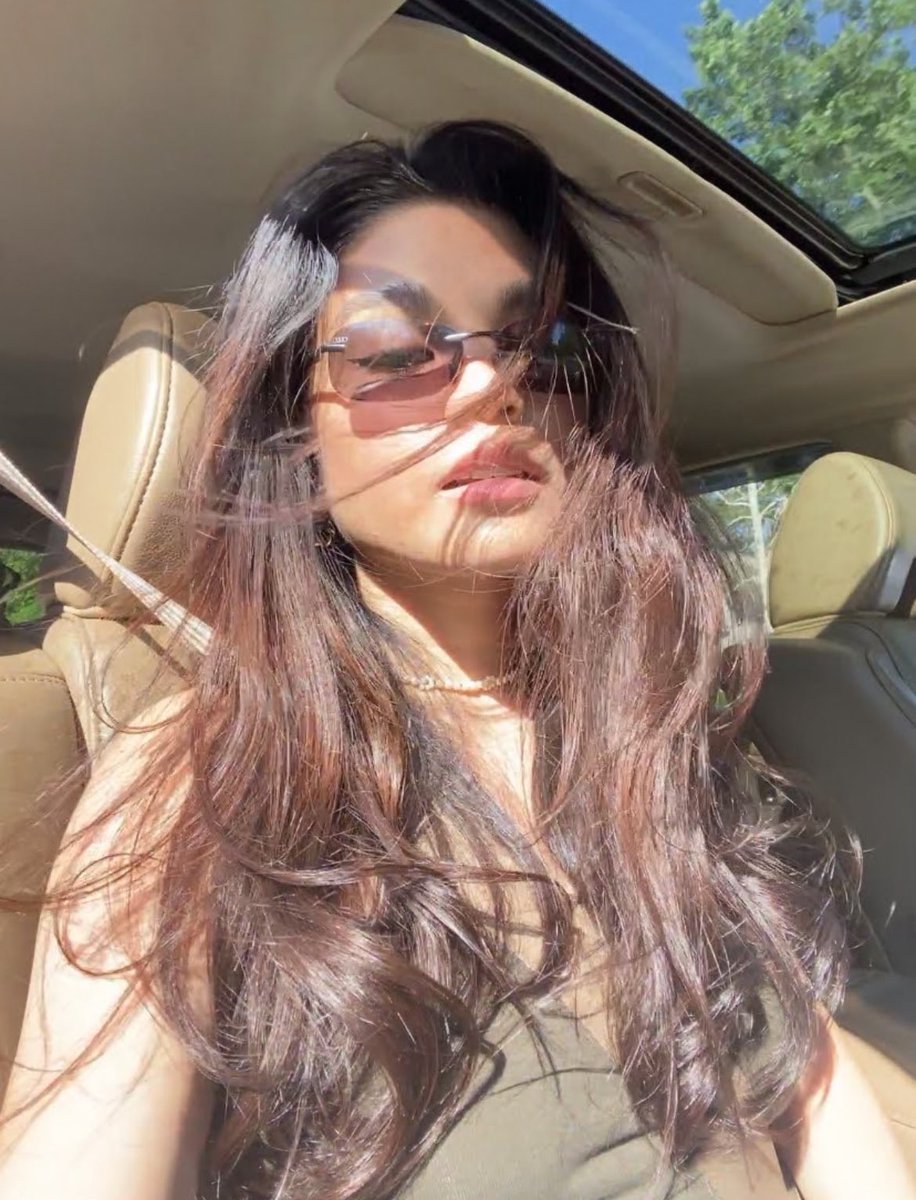 Atlas_Magazine's tweet photo. “hi! im becca &amp; im the social media director for atlas magazine! i go by she/her &amp; im a bce major ! a fun fact about me is that I’m a twin!” https://t.co/9GWPKqD5hd