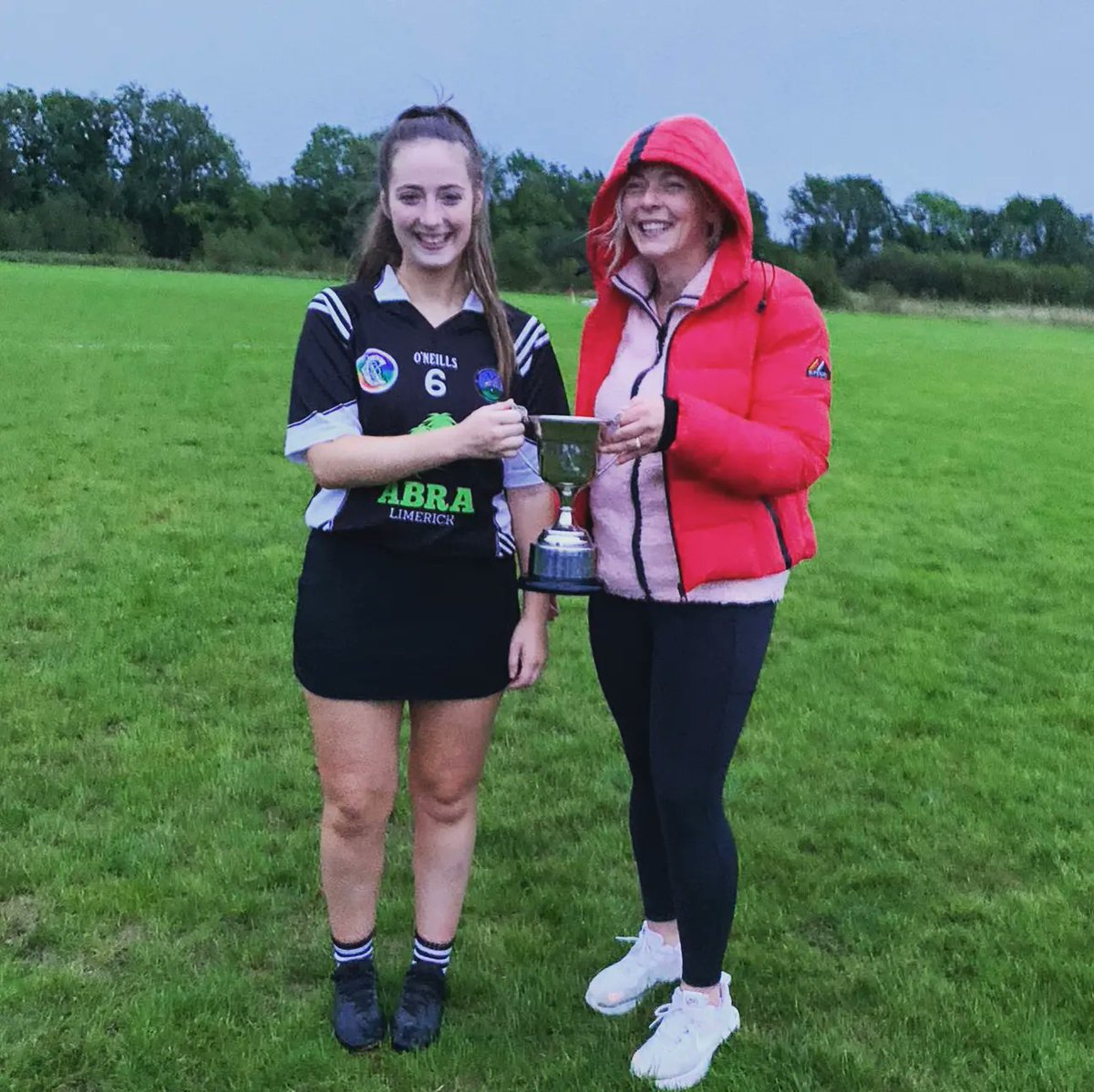 granballcamogie's tweet photo. 🏆🥇County Champs🙌

Well done to our minors on their win tonight 👏 Brilliant performance from our girls, hard luck to @CrecoraO! 

Happy scenes as capt Leah Twomey received the cup from @fifihickey @LimCamogie 🌟👏 https://t.co/YXYn4CD1s0