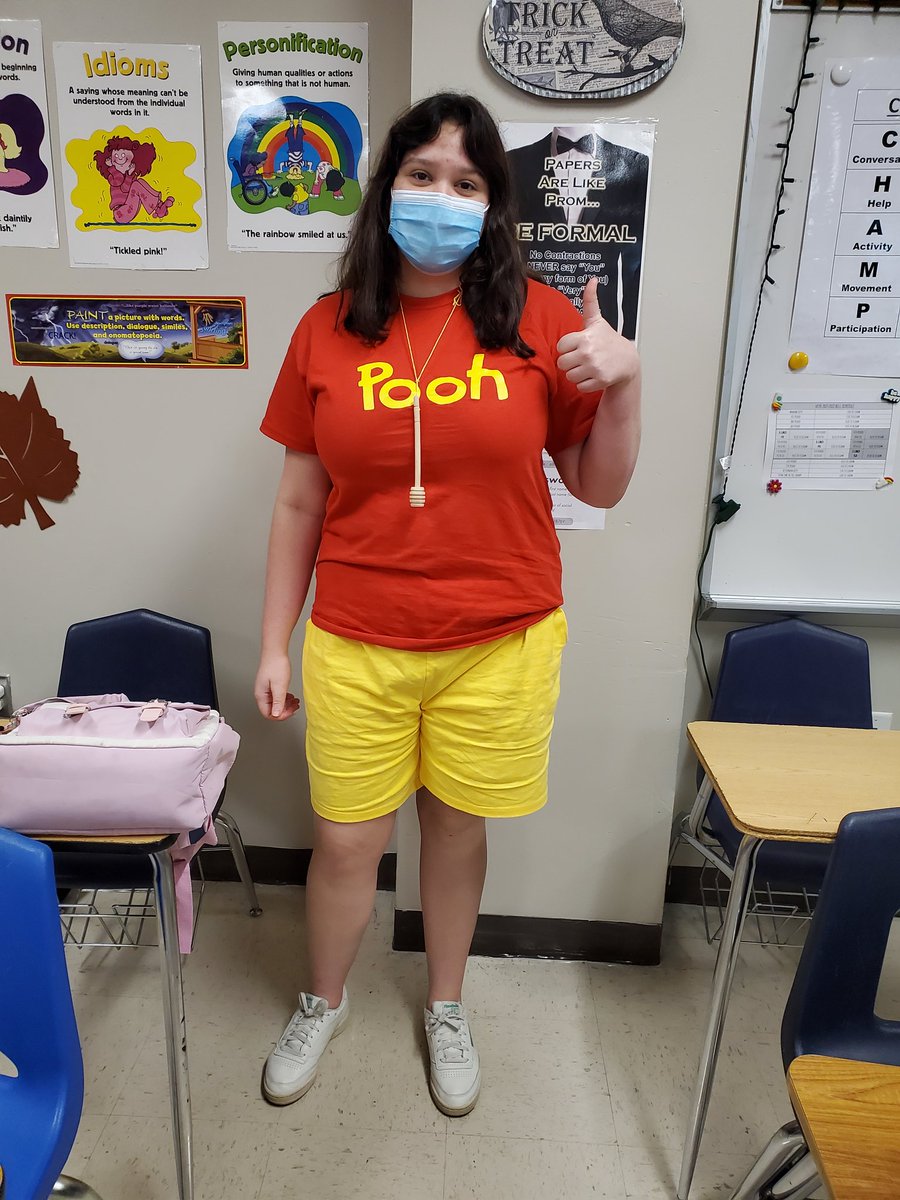 arlenelperez's tweet image. She dressed as Winnie the Pooh for Disney Vs Niclelodeon day. #bob21 #VEHS @VictoriaISD