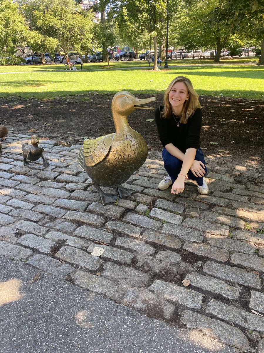 Atlas_Magazine's tweet photo. hey I’m Sydney!! my pronouns are she/hers and I’m an interdisciplinary studies major with a focus on vma and performance. As well as the social media team I’m also on atlas’ creative team! Also my fav food is ice cream even though I’m verryy lactose intolerant 🤷‍♀️ https://t.co/G9LAF1Mew8