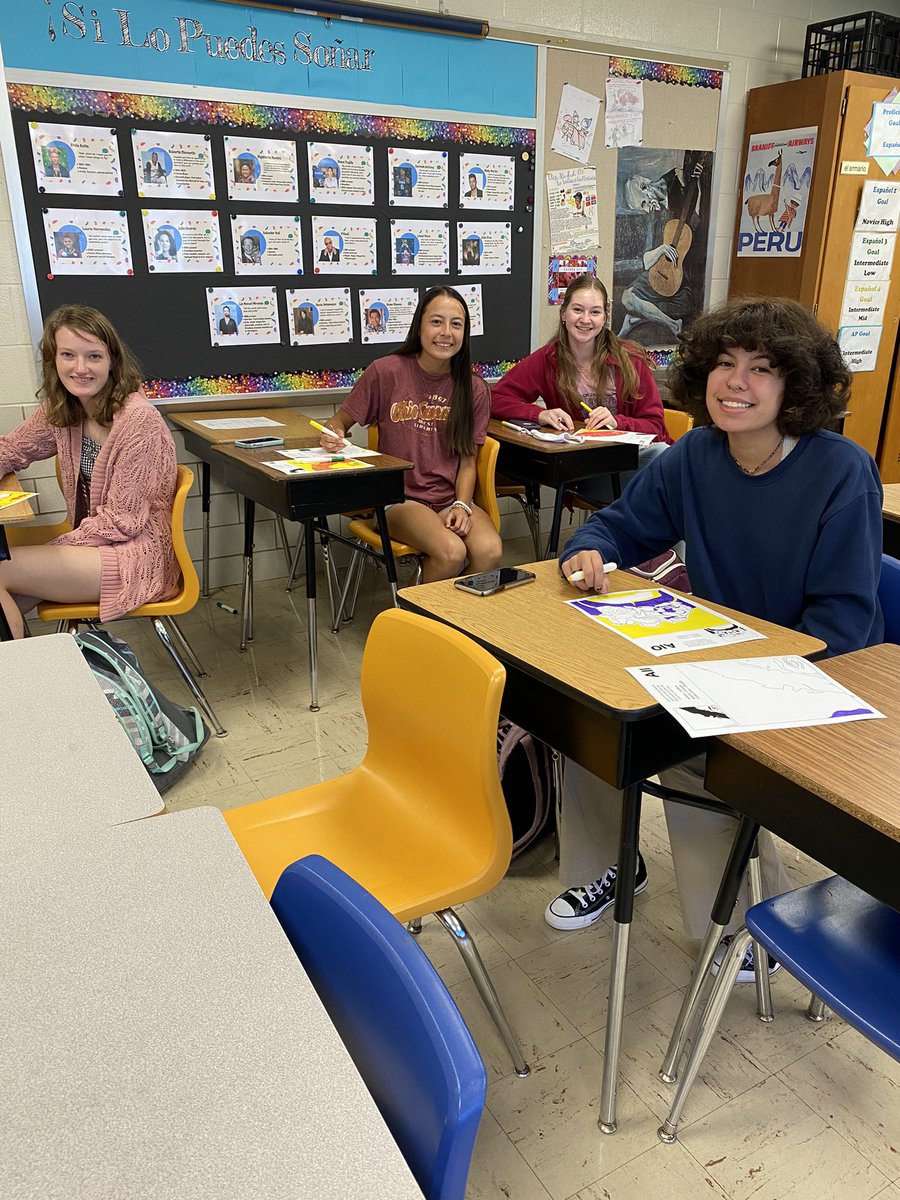 EmilyHalcomb1's tweet photo. El Club de Español is back in action!! This going to be the best year yet with these students and leaders. Check out the Latino Heritage mural that will be going up at MHS to honor Latino contributions in our country. Feliz Mes de La Herencia Hispana. #everykideveryday https://t.co/XtJsOggrrB