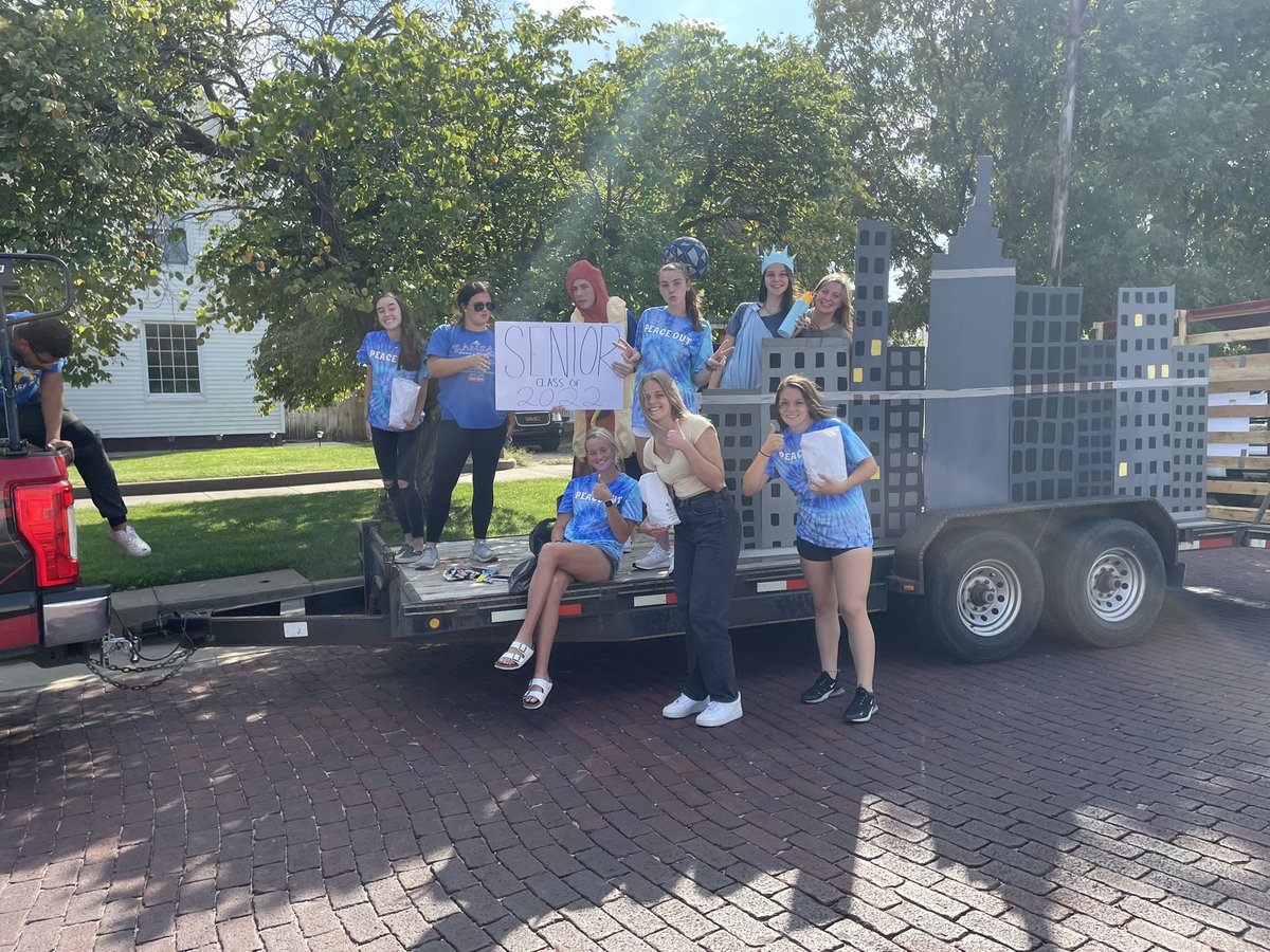 HHS_Salthawks's tweet photo. Homecoming Parade 2021 #salthawkpride https://t.co/evsH4C7eSO