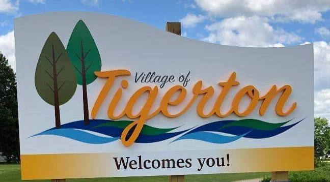 germaniatimber's tweet photo. This video travels a #RusticRoad" from #Tigerton to #Wittenberg WI. A correction: Tigerton did not get its name from roaring water, but it most likely was originally named "Tiergarten", which meant a wild place in the 1800s, but now means "zoo" in German.
https://t.co/b8iykl2fiG https://t.co/XHhwDQilTg