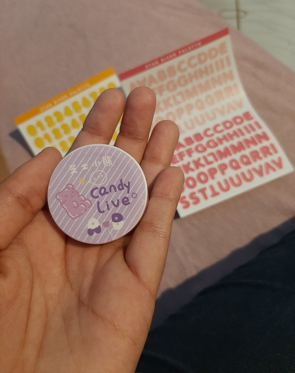 _cclarana's tweet photo. Minhas cartelinhas chegaram 🥺 foi super rápido aaaa
Elas são a coisinha mais linda. Vieram muito bem embaladas e eu tô ansiosa pra usar!
E parece que a Gio adivinhou, porque veio a polaroid do Hannieeeeee, tô apaixonada, 🖤✨ #FeedPop @KStoreLollipop https://t.co/Tv0ZAYAAsu
