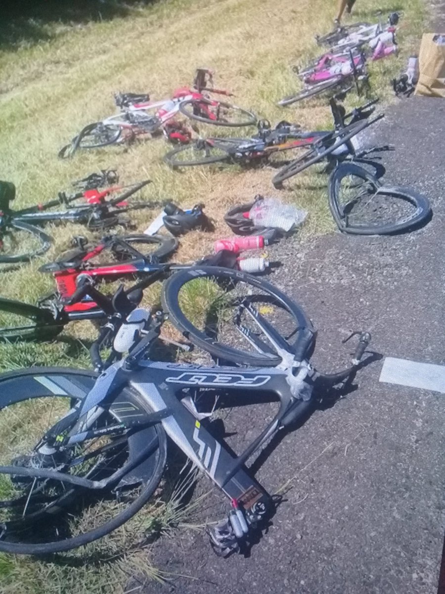 MyLovelyMadison's tweet photo. #RollingCoal #LockHimUp This 16 year old could have killed these cyclists https://t.co/mWW9PnBc3K