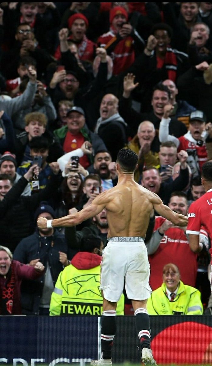 o Cristiano Ronaldo é o melhor de todos os tempos PONTO.